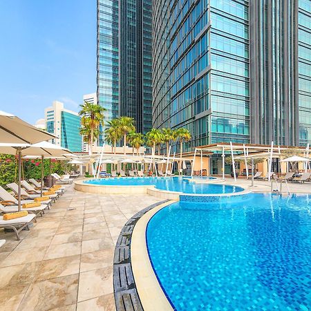 City Centre Rotana Доха Екстериор снимка The swimming pool at the hotel