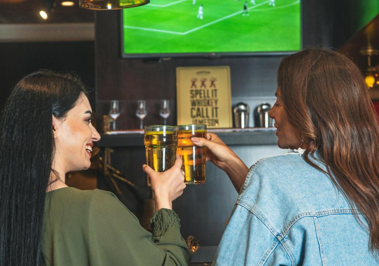 City Centre Rotana Доха Екстериор снимка Two women drinking beer