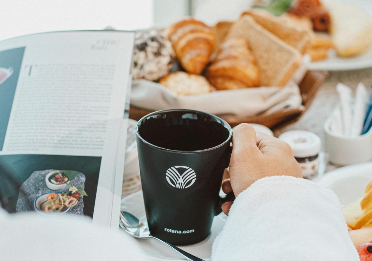 City Centre Rotana Доха Екстериор снимка A reusable coffee cup