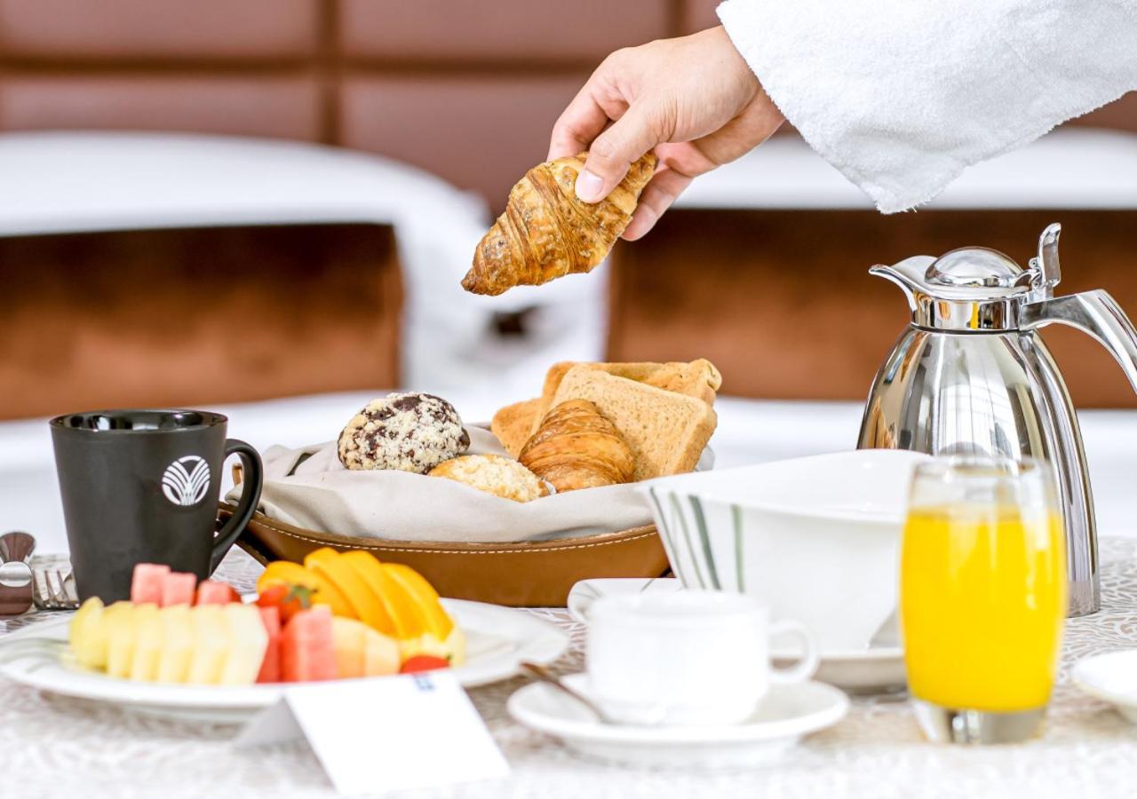 City Centre Rotana Доха Екстериор снимка Room service