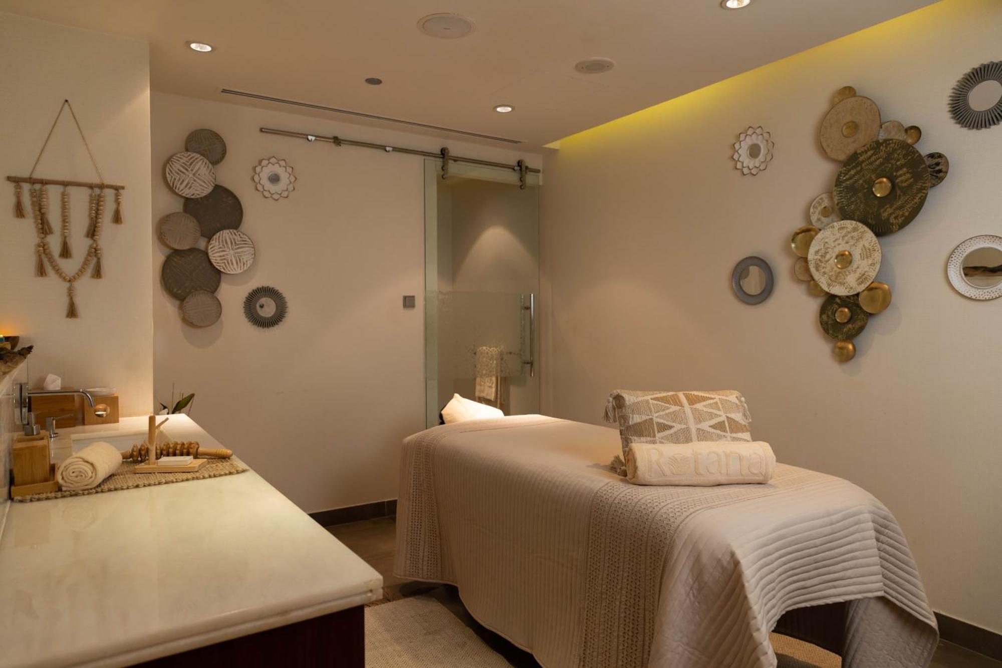 City Centre Rotana Доха Екстериор снимка A treatment room at the spa