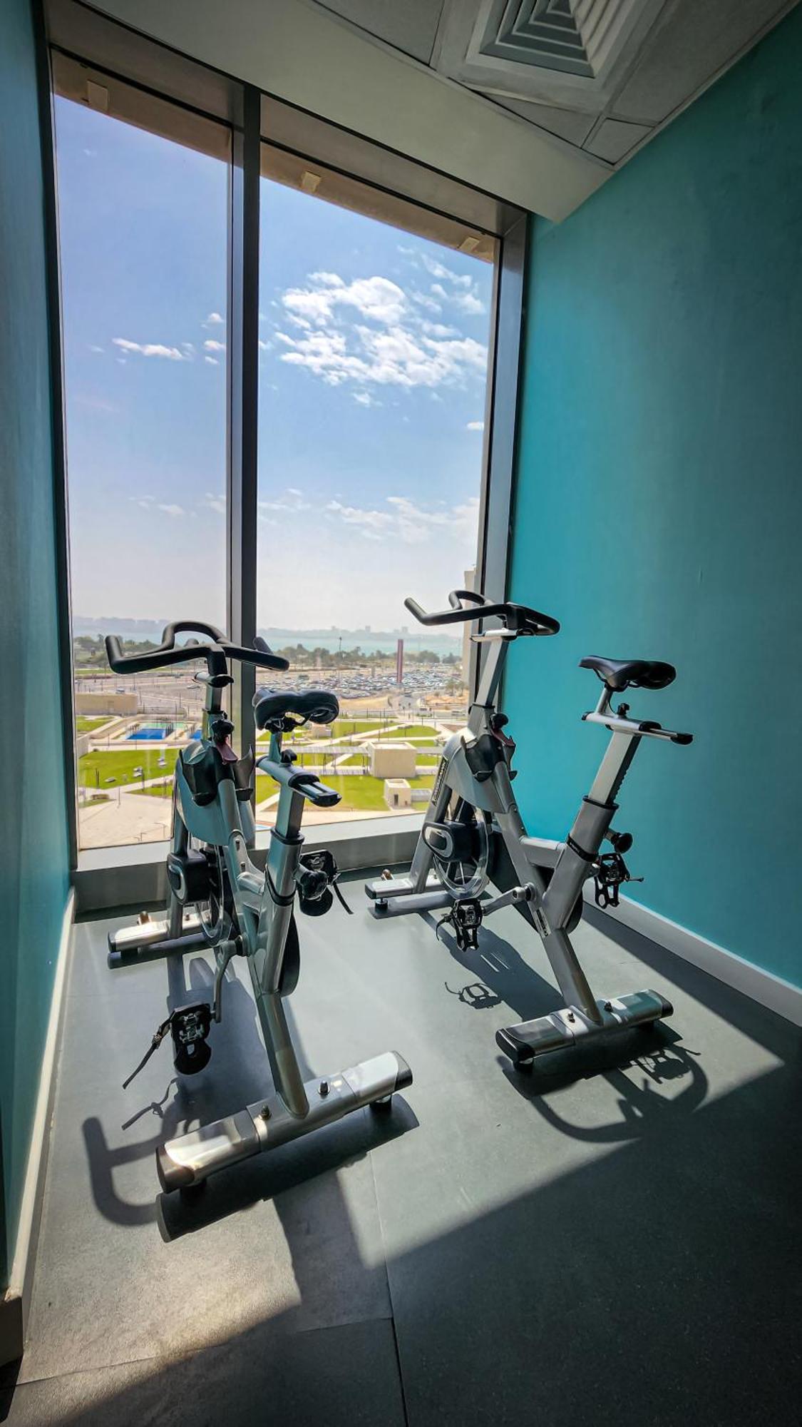 City Centre Rotana Доха Екстериор снимка The gym at the hotel
