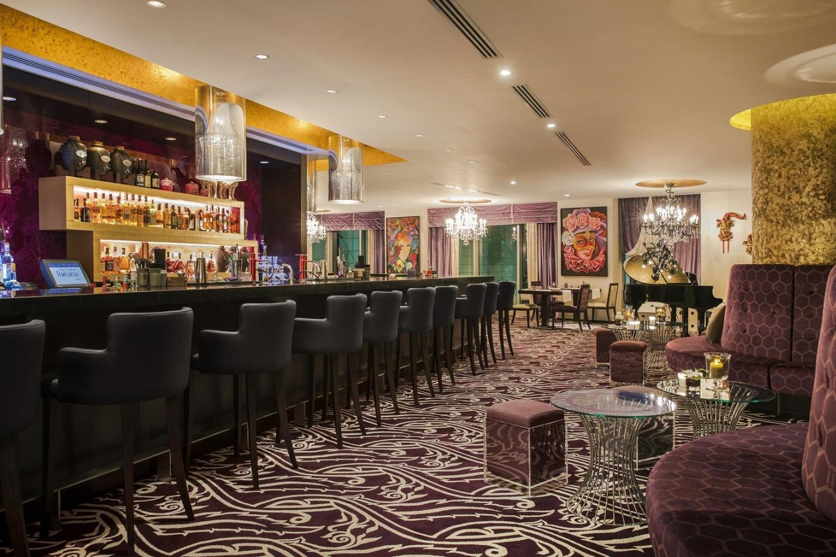 City Centre Rotana Доха Екстериор снимка The bar at the Mandarin Oriental, London